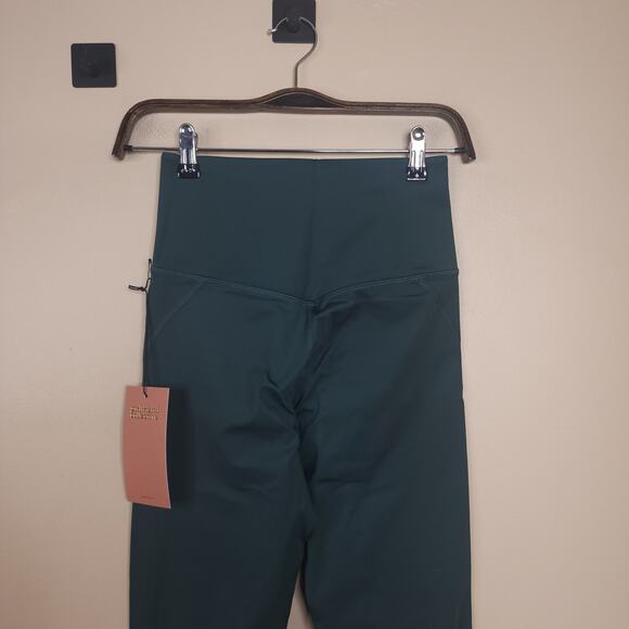 Girlfriend Collective Compressive High-Rise Legging in Moss Size S - Picture 5 of 8